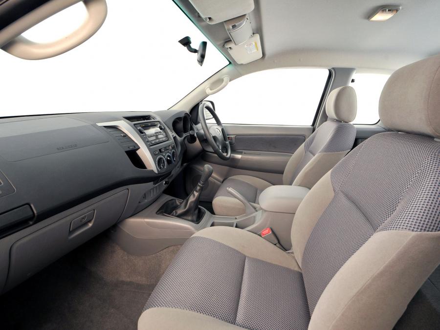  Toyota Hilux Xtra Cab 2008 года  (ZA) (фото 6 из 16)